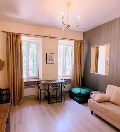 у театра музкомедии, отрада - 800м