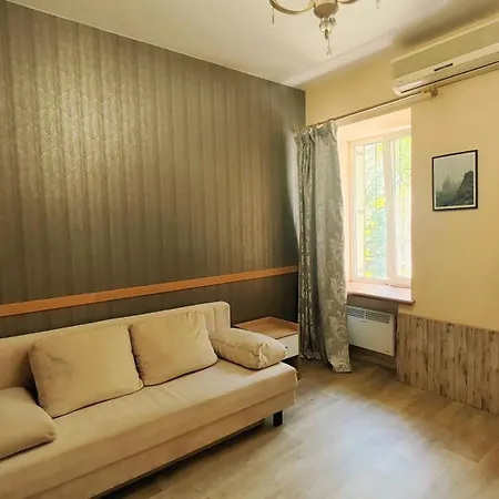 у театра музкомедии, отрада - 800м