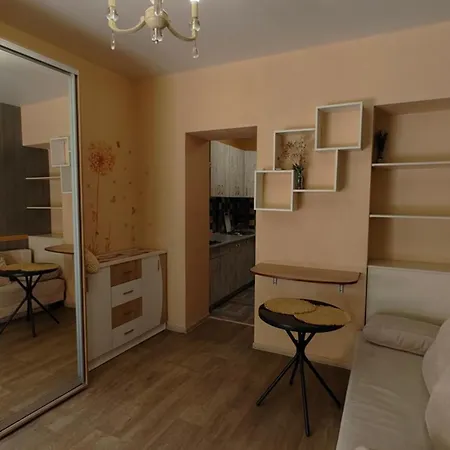 у театра музкомедии, отрада - 800м