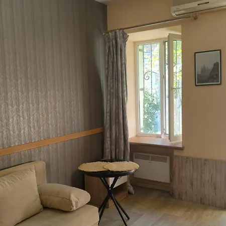 у театра музкомедии, отрада - 800м Apartment *